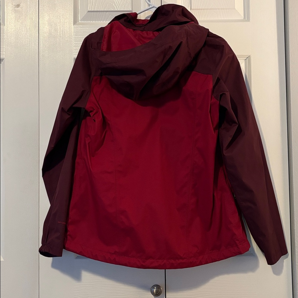 The North Face raincoat rain jacket women’s size medium burgundy maroon gorpcore - Picture 6 of 7